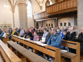 Vorstellung der Kommunionkinder in St. Crescentius (Foto: Karl-Franz Thiede)